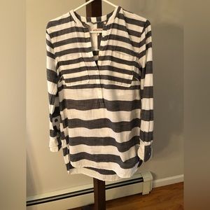 Black and white cotton tunic.